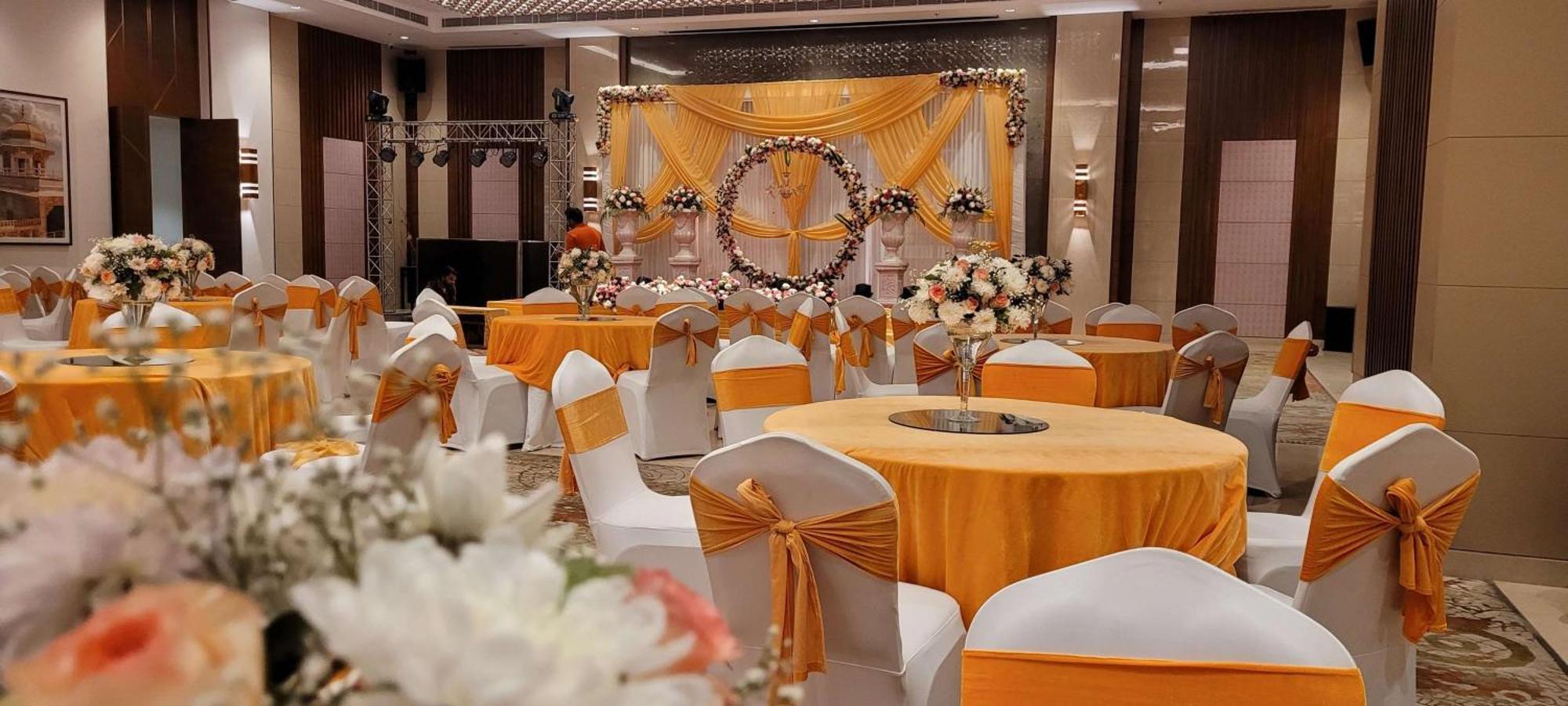 Radisson Blu Hotel, Greater Noida Luaran gambar A wedding reception at a hotel in India