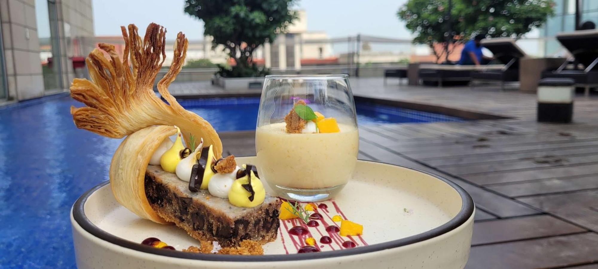 Radisson Blu Hotel, Greater Noida Luaran gambar A dessert at the restaurant