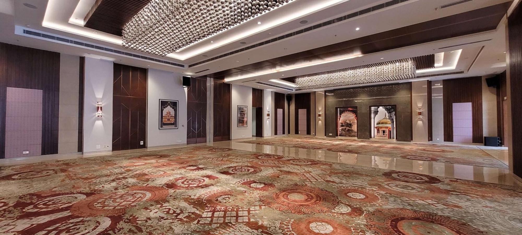 Radisson Blu Hotel, Greater Noida Luaran gambar The lobby of the hotel