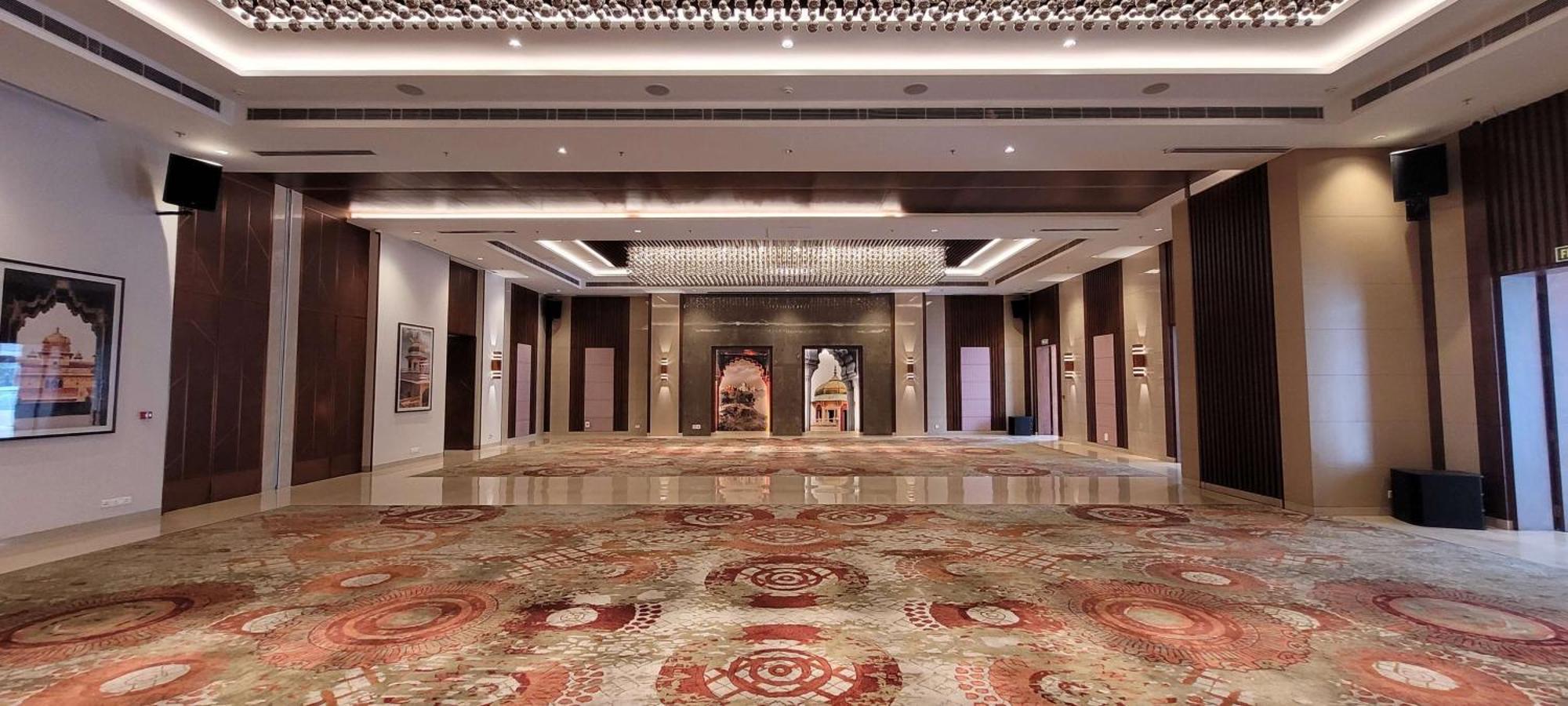 Radisson Blu Hotel, Greater Noida Luaran gambar The lobby of the hotel