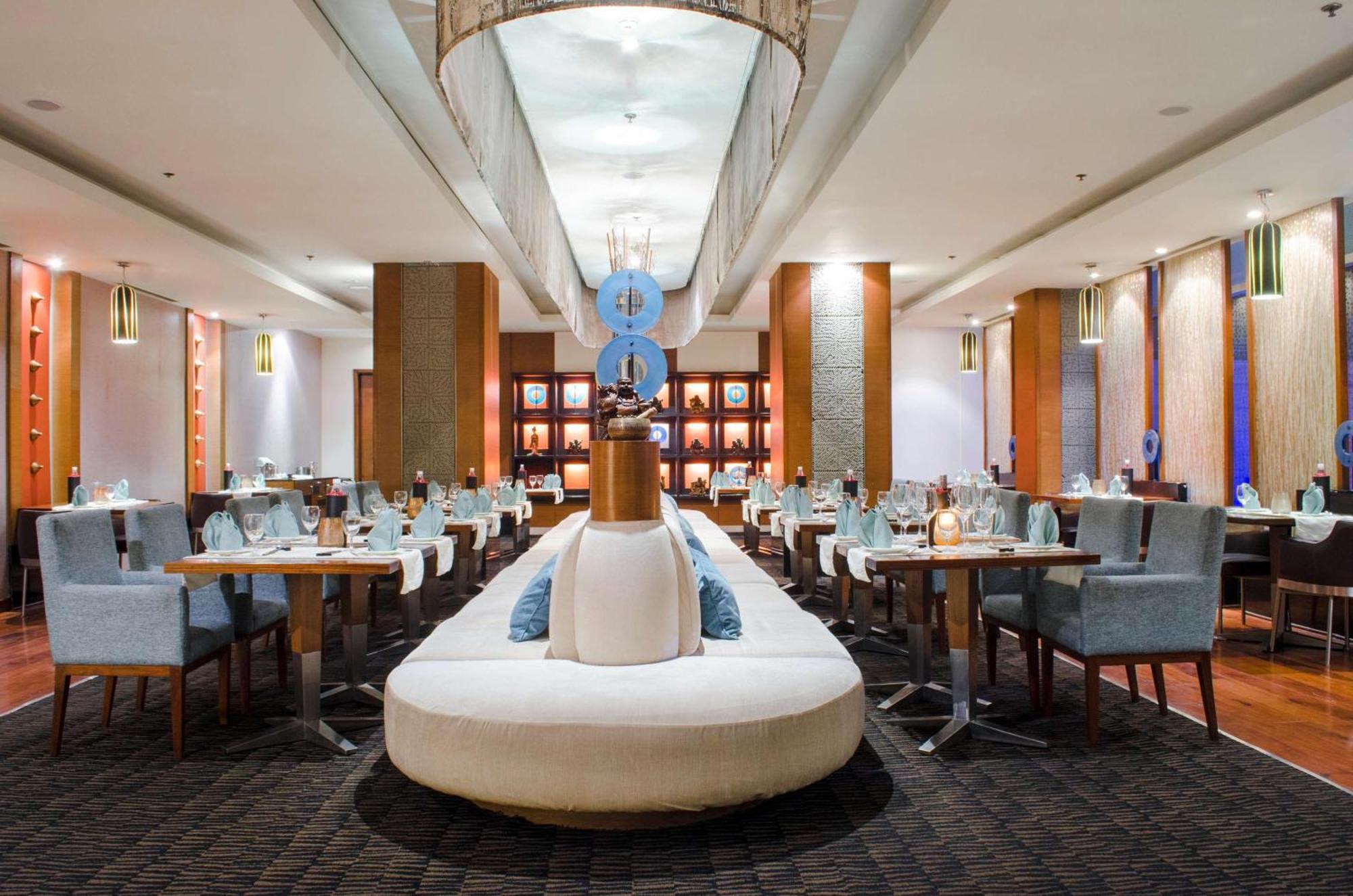Radisson Blu Hotel, Greater Noida Luaran gambar The restaurant