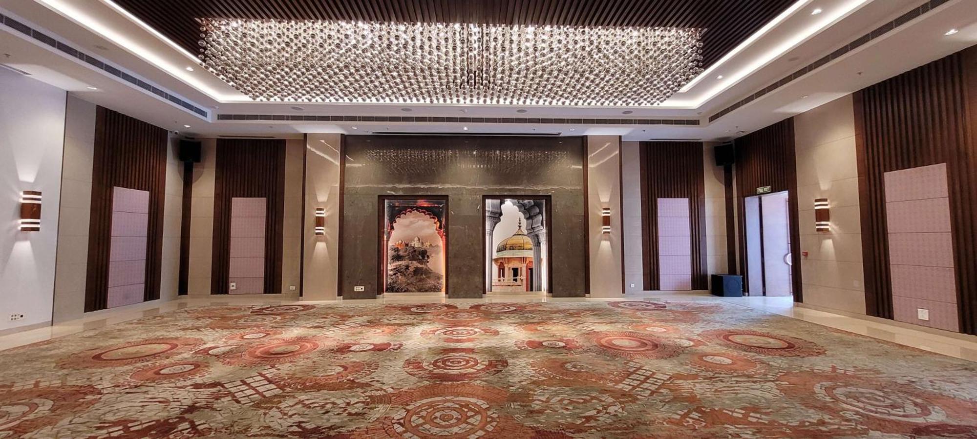 Radisson Blu Hotel, Greater Noida Luaran gambar The lobby of the hotel
