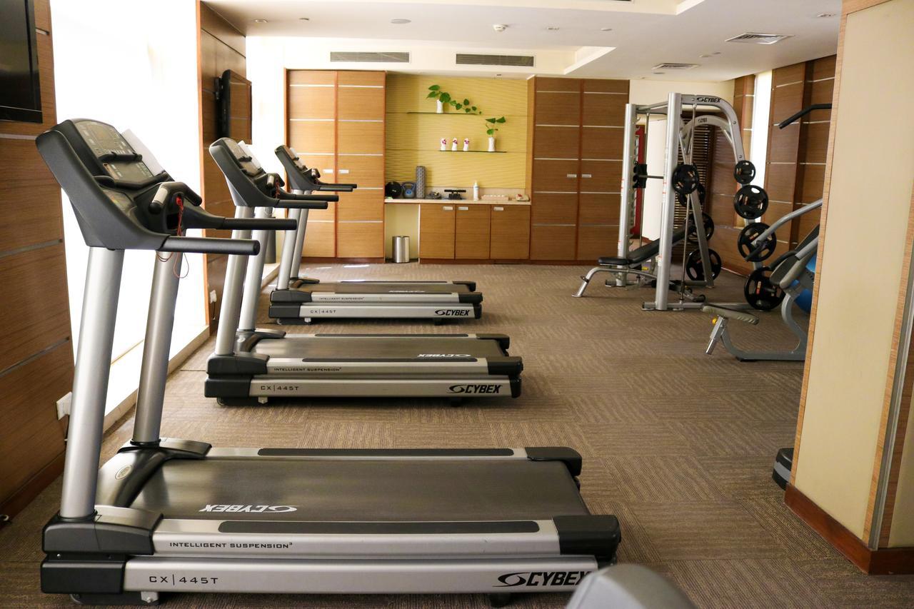 Radisson Blu Hotel, Greater Noida Luaran gambar A gym at a hotel