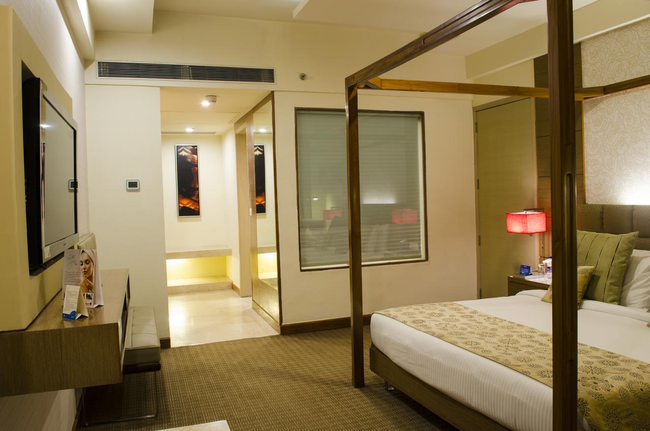 Radisson Blu Hotel, Greater Noida Luaran gambar A room at the Taj Bengal